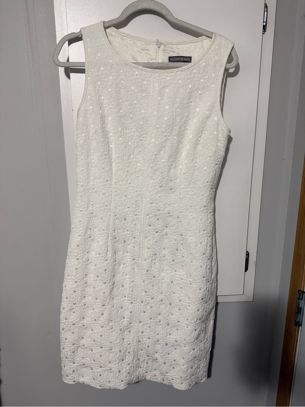 138. Tristan & Iseut Classic White Eyelet Midi Sheath Jacquard Dress- Size 10